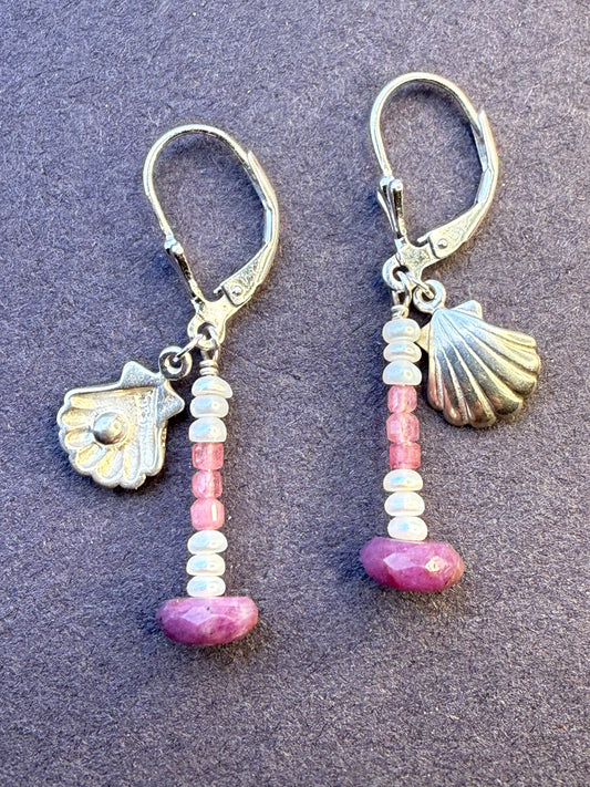 Pearl of wisdom, a pair of earrings